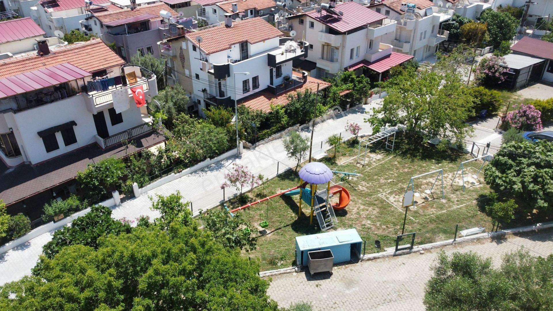 Kuşadası Kadınlar Denizi'nde 3+1 Köşe Konum Tripleks Villa - Görsel 23