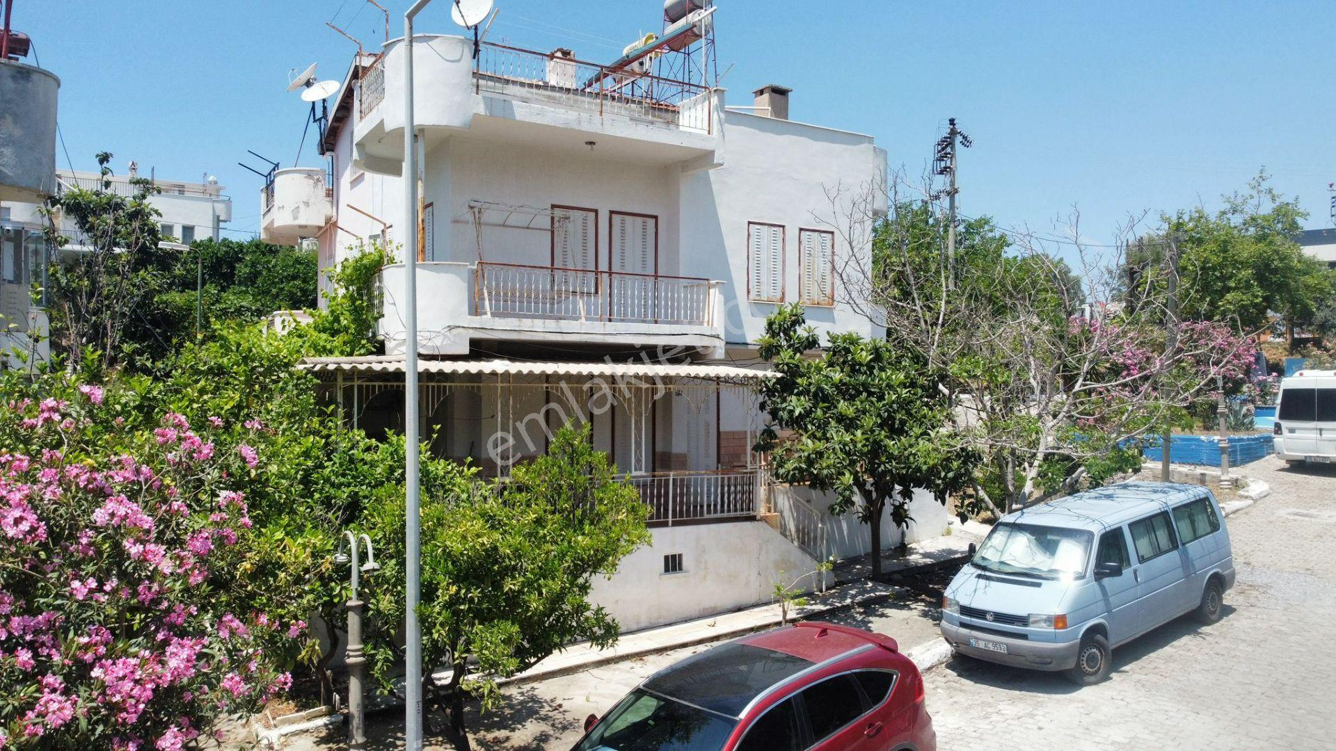 Kuşadası Kadınlar Denizi'nde 3+1 Köşe Konum Tripleks Villa - Görsel 25