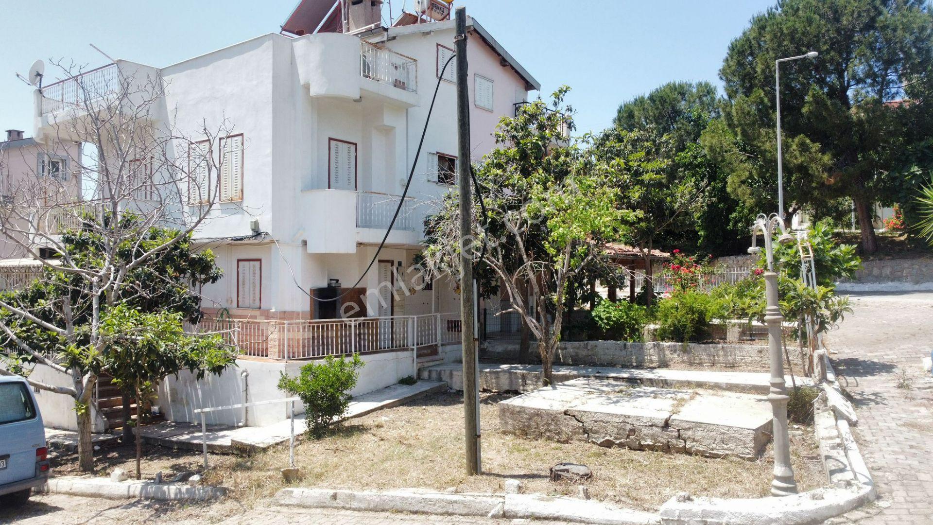 Kuşadası Kadınlar Denizi'nde 3+1 Köşe Konum Tripleks Villa - Görsel 31