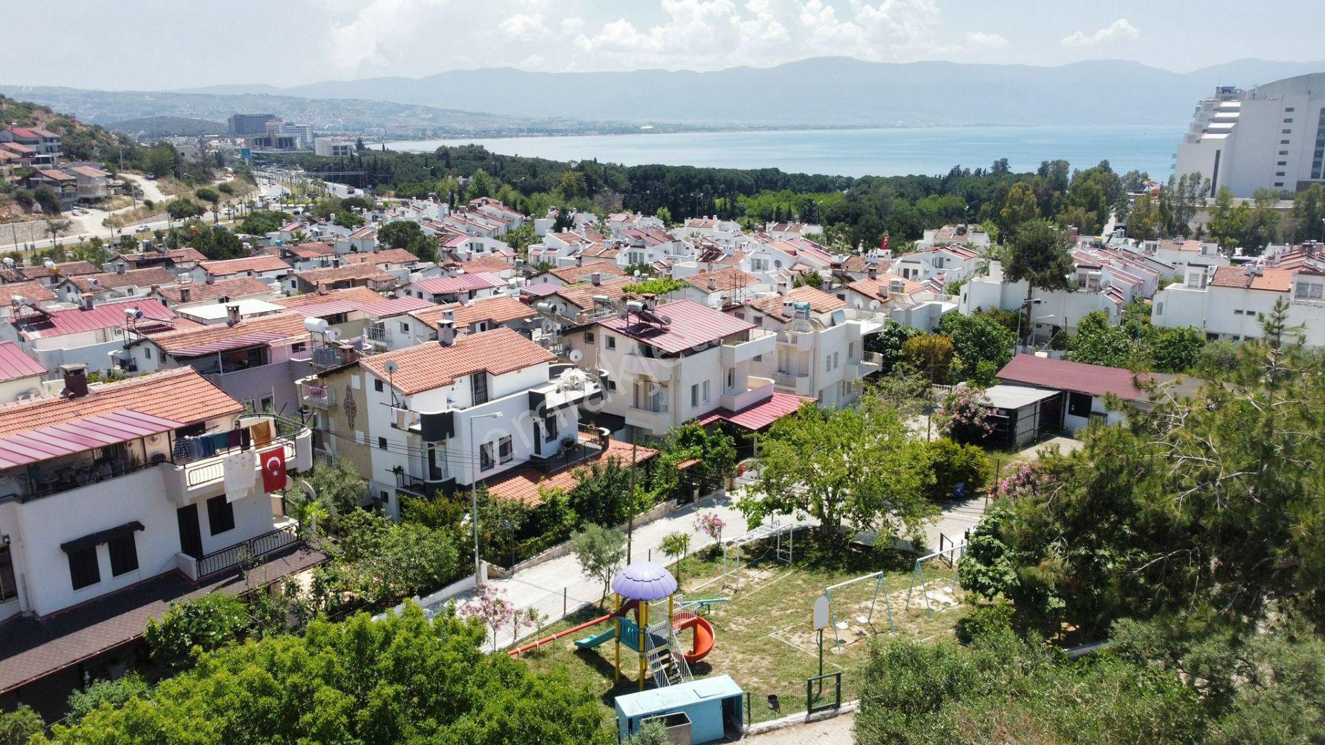 Kuşadası Kadınlar Denizi'nde 3+1 Köşe Konum Tripleks Villa - Görsel 18