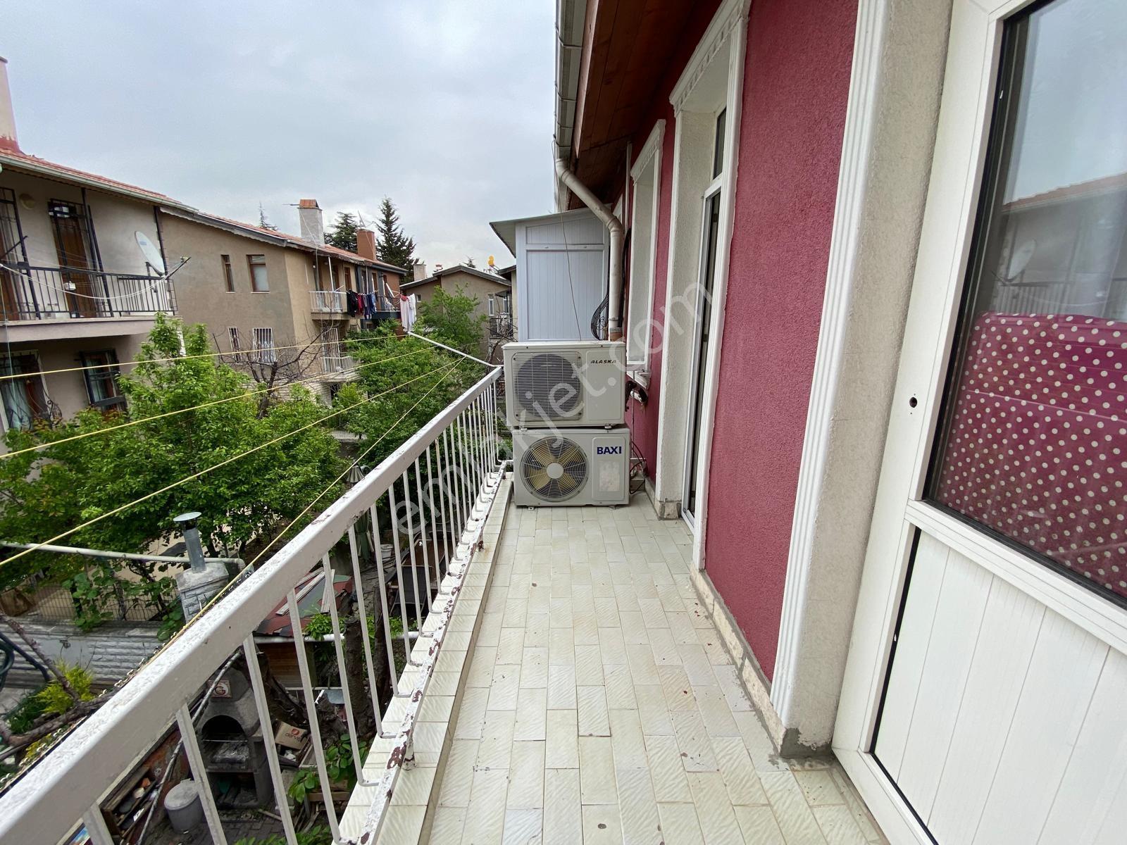 Alaçatı'dan Uğur Mumcu'da 3 Katlı Kış Bahçeli 4+1 Müstakil Ev - Görsel 26