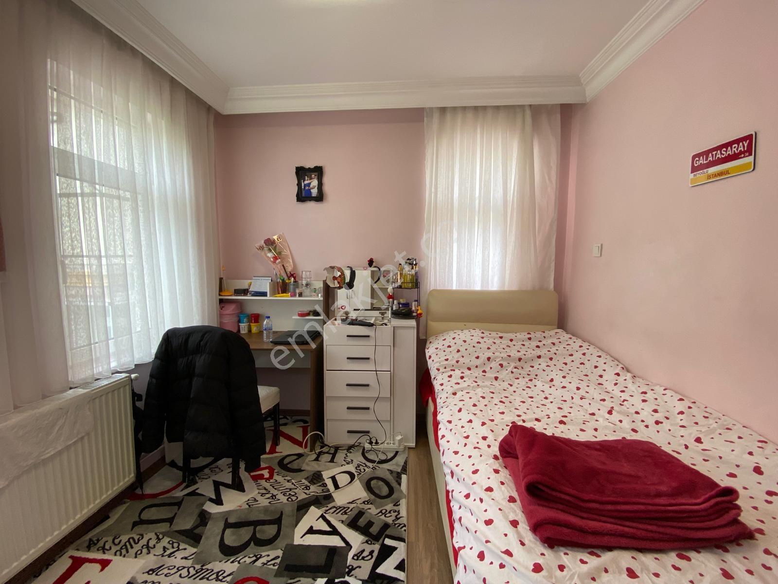 Alaçatı'dan Uğur Mumcu'da 3 Katlı Kış Bahçeli 4+1 Müstakil Ev - Görsel 8