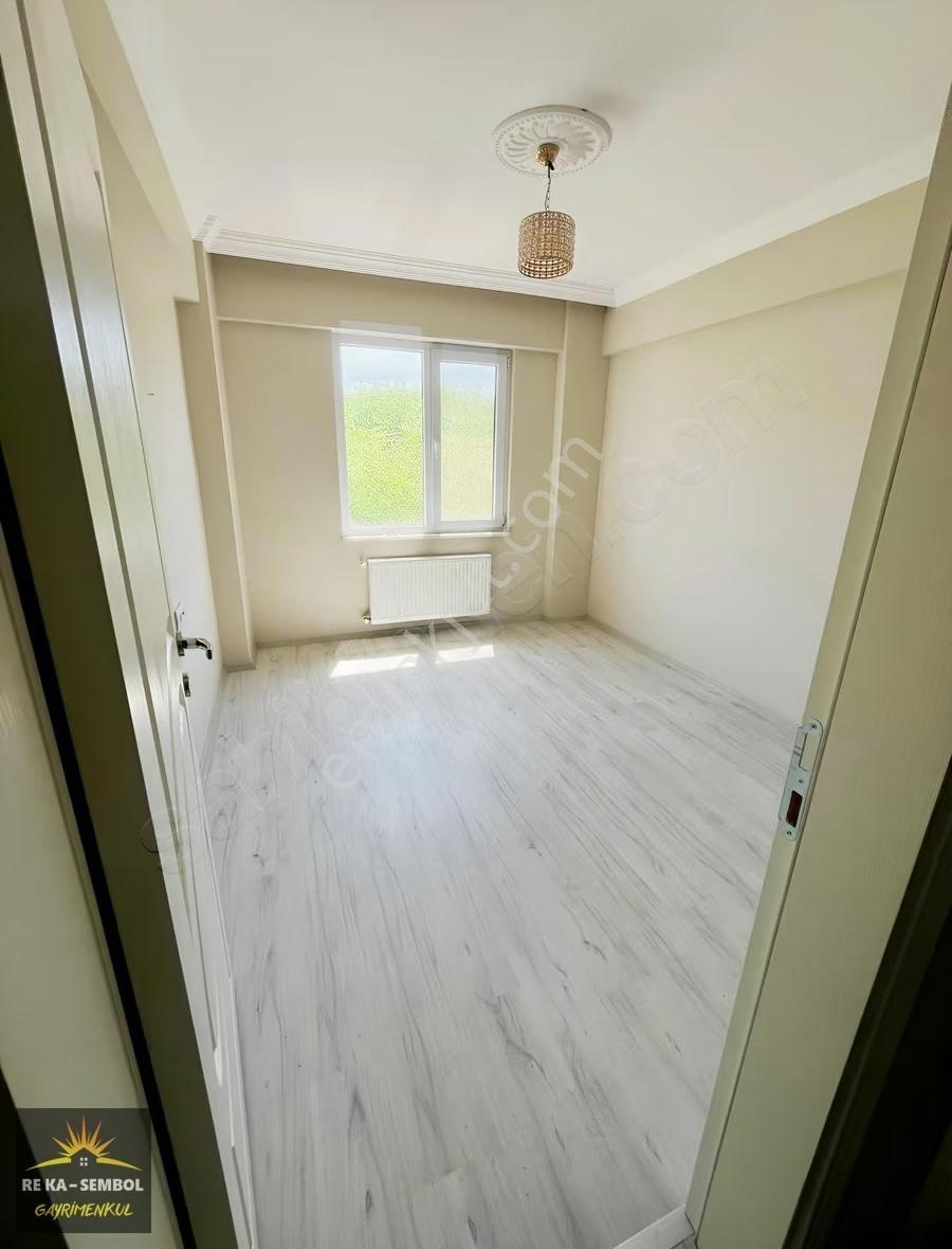 Ferizli/devlet Mahallesinde Kiralık Geniş 3+1 Daire - Görsel 7