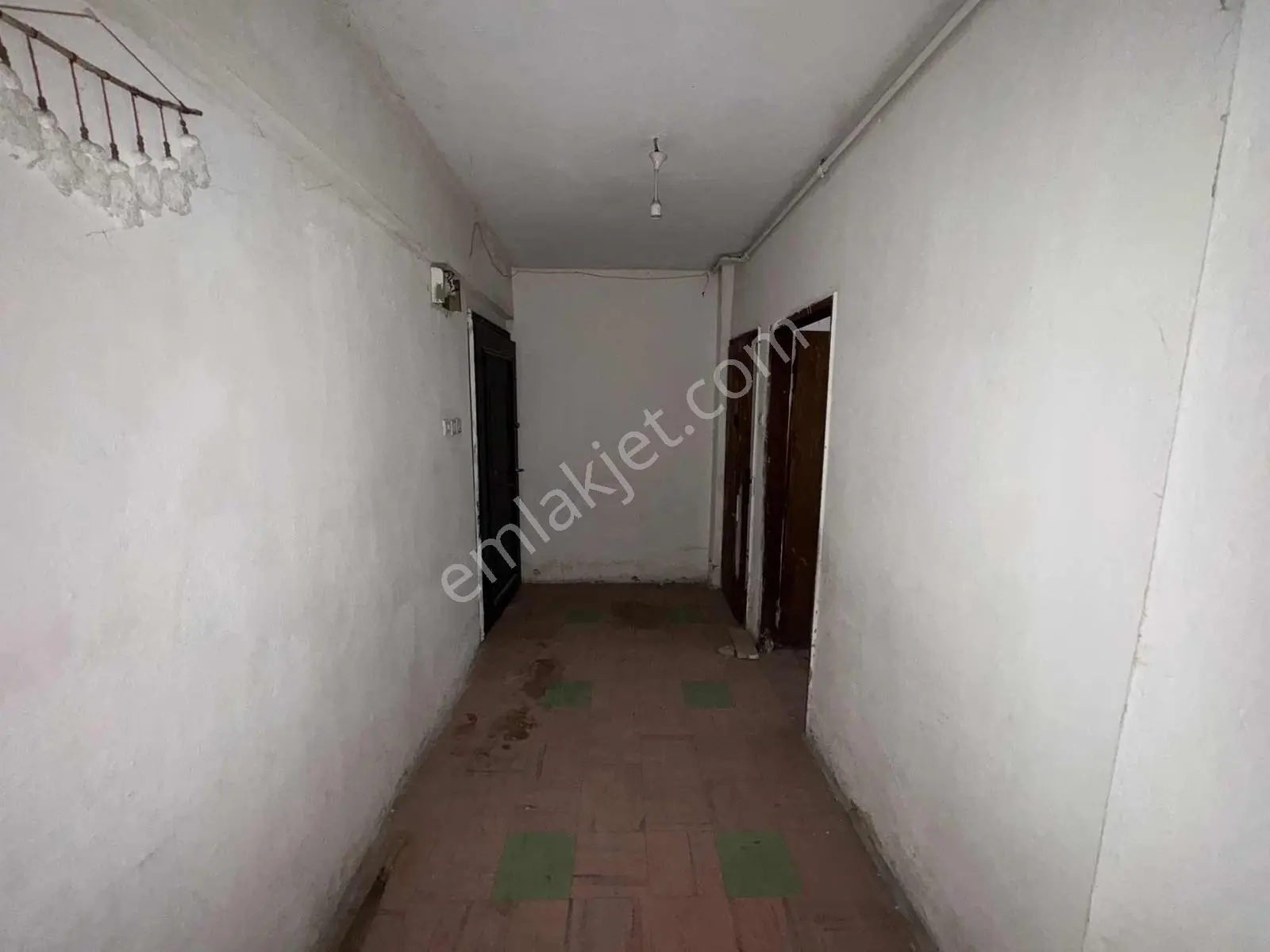 Bağlarbaşı'nda Meydana Yakın Bodrum Kat 1+1 Daire - Görsel 2