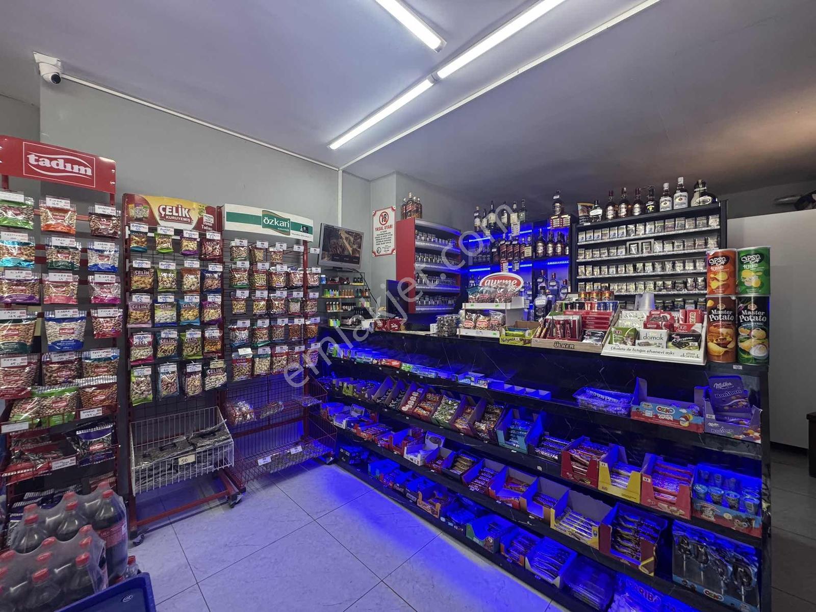 Esentepe Mahallesi İşlek Cadde Üzeri Devren Market