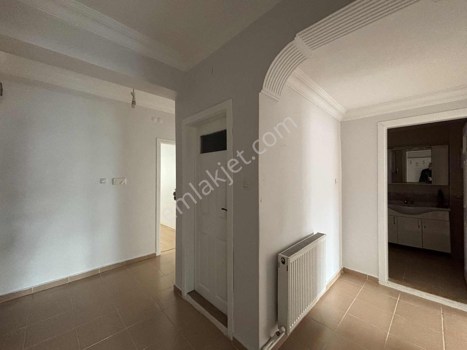 Eker'den Emek Tranvay Durağı Karşı Sokağında Kiralık 2+1 - Görsel 24