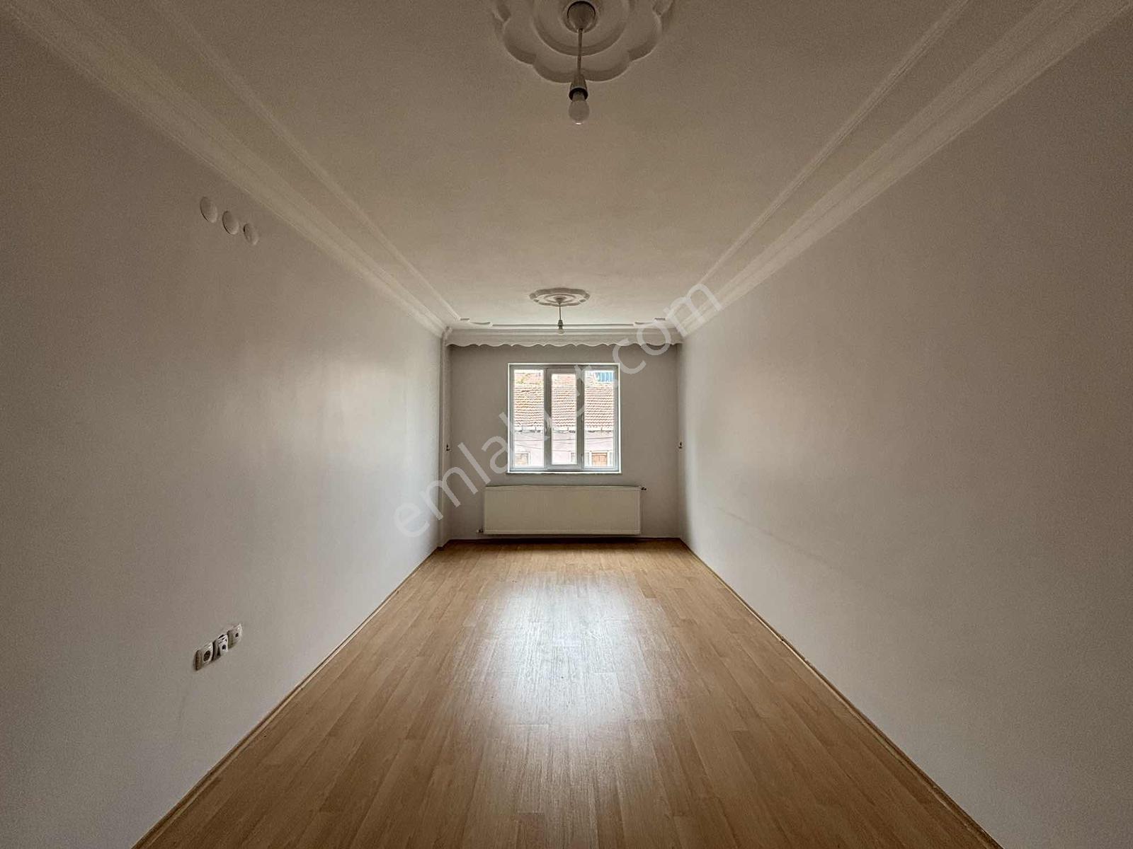 Eker'den Emek Tranvay Durağı Karşı Sokağında Kiralık 2+1 - Görsel 33