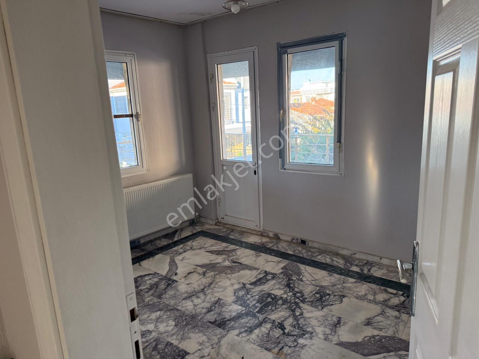 Yenifoça Da Kiralık 6+1 200 M2 Bahçeli Müstakil Ev - Görsel 16