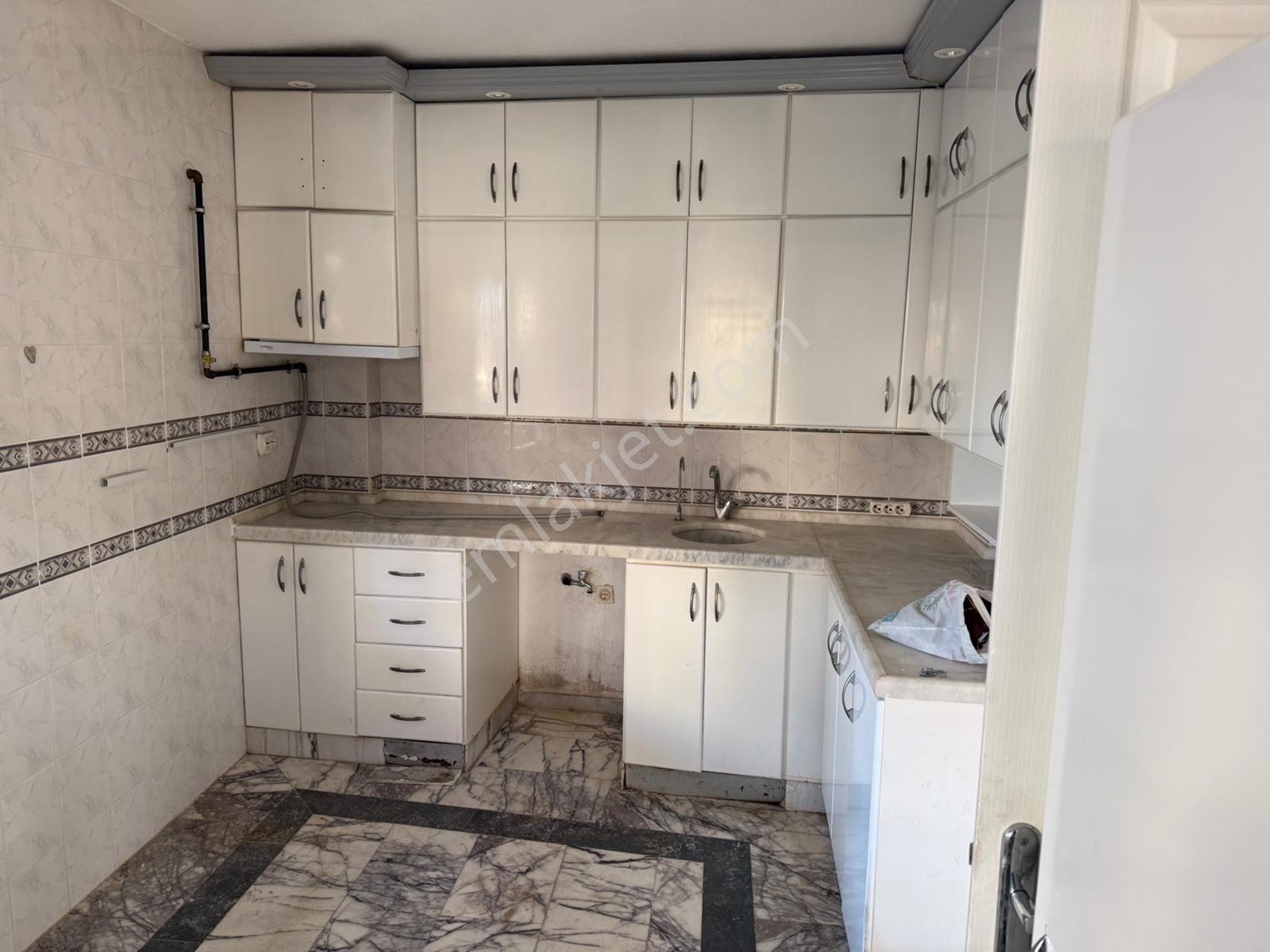 Yenifoça Da Kiralık 6+1 200 M2 Bahçeli Müstakil Ev - Görsel 12