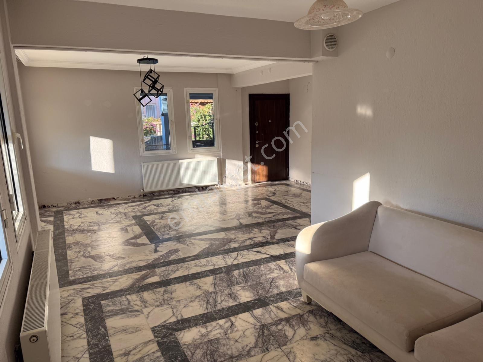 Yenifoça Da Kiralık 6+1 200 M2 Bahçeli Müstakil Ev - Görsel 4