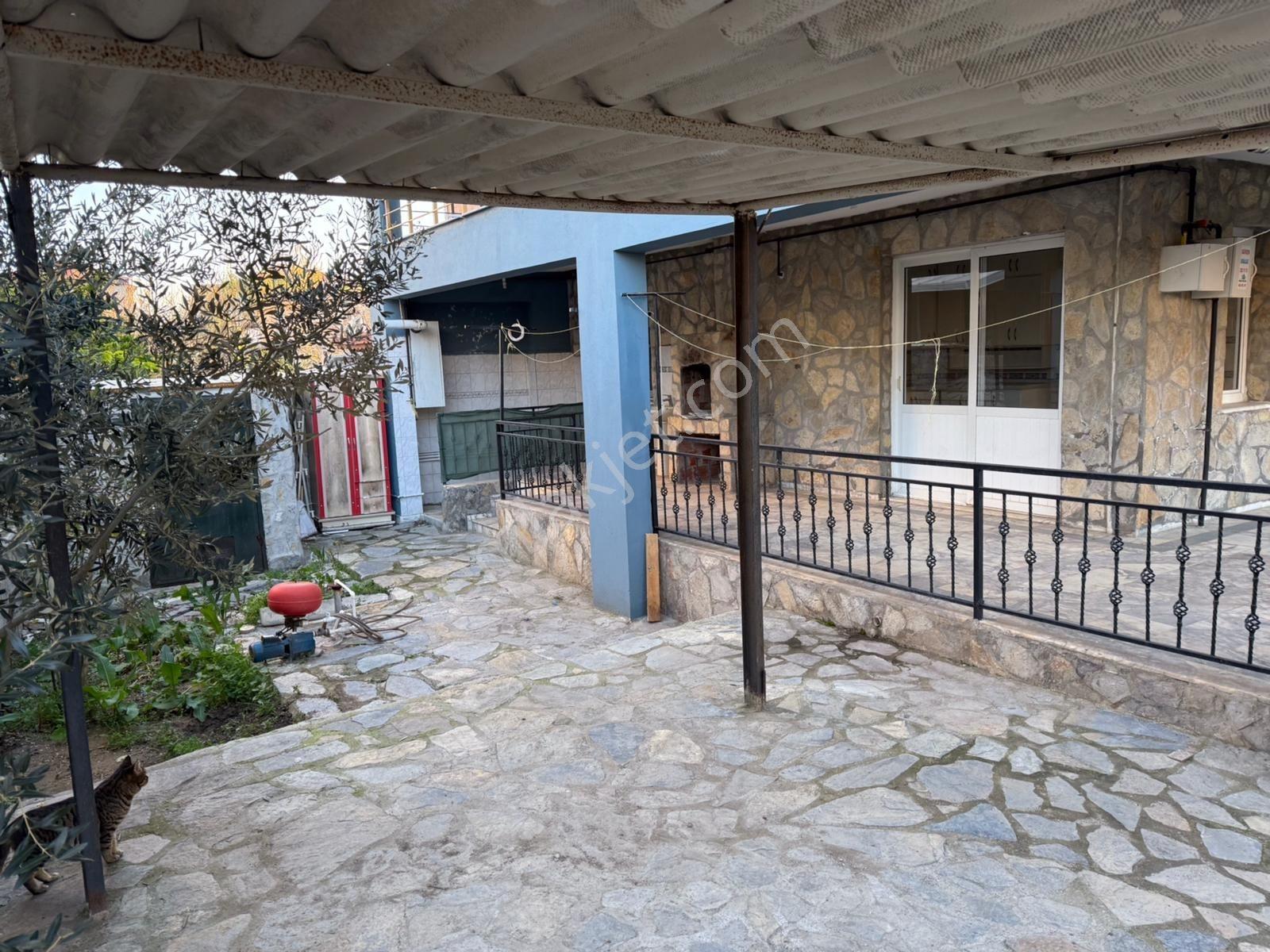 Yenifoça Da Kiralık 6+1 200 M2 Bahçeli Müstakil Ev - Görsel 23