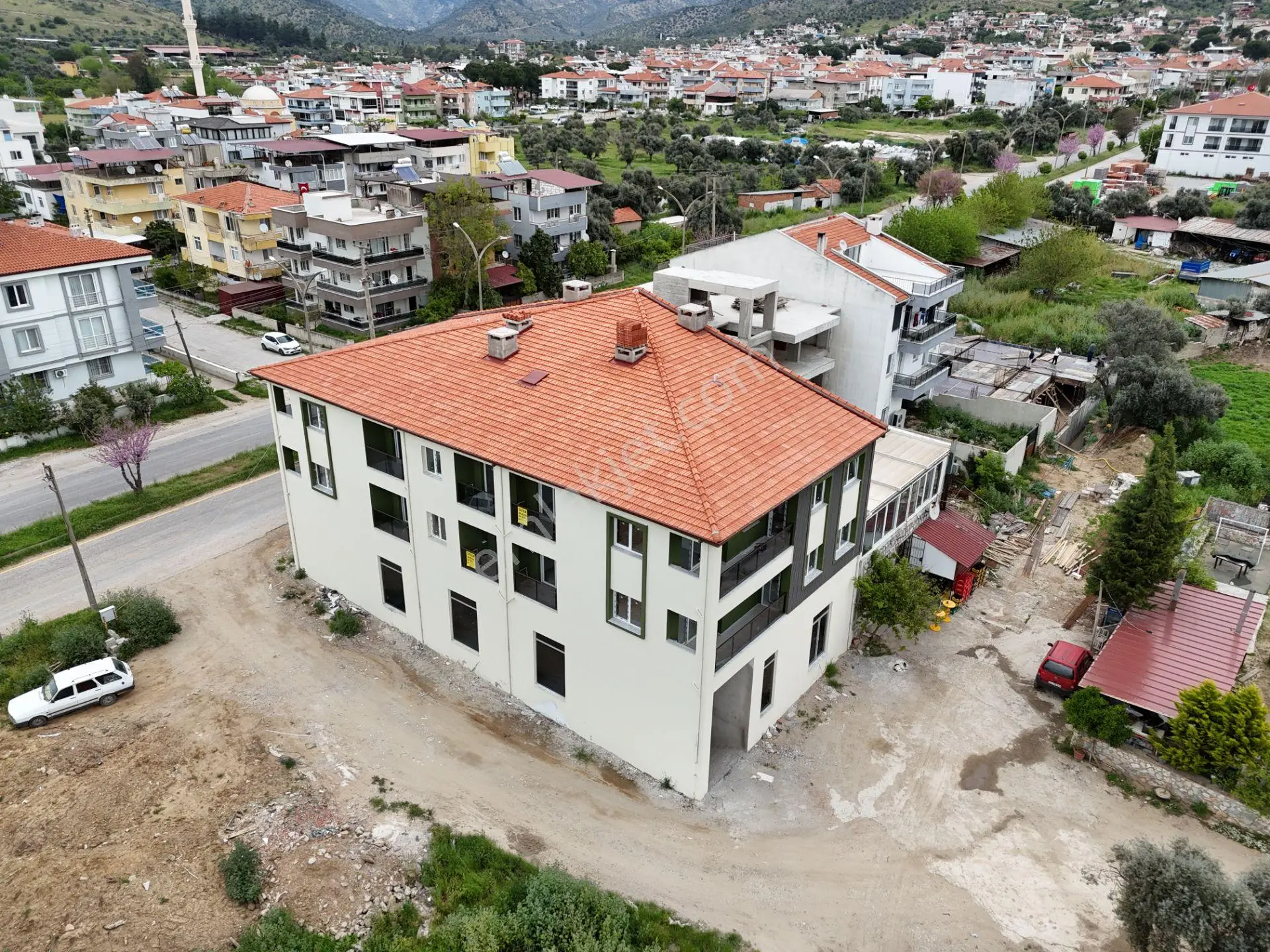 Milas Selimiye'de Sıfır 3+1 Daire Ve Satılık Dükkan - Görsel 2