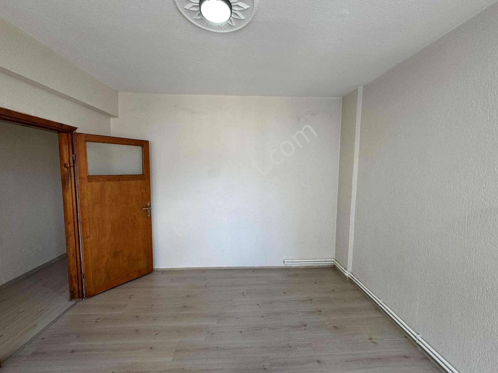 Sağlam Emlaktan Hattat Karahisarıda Kiralık 3+1 Kombili Daire - Görsel 24