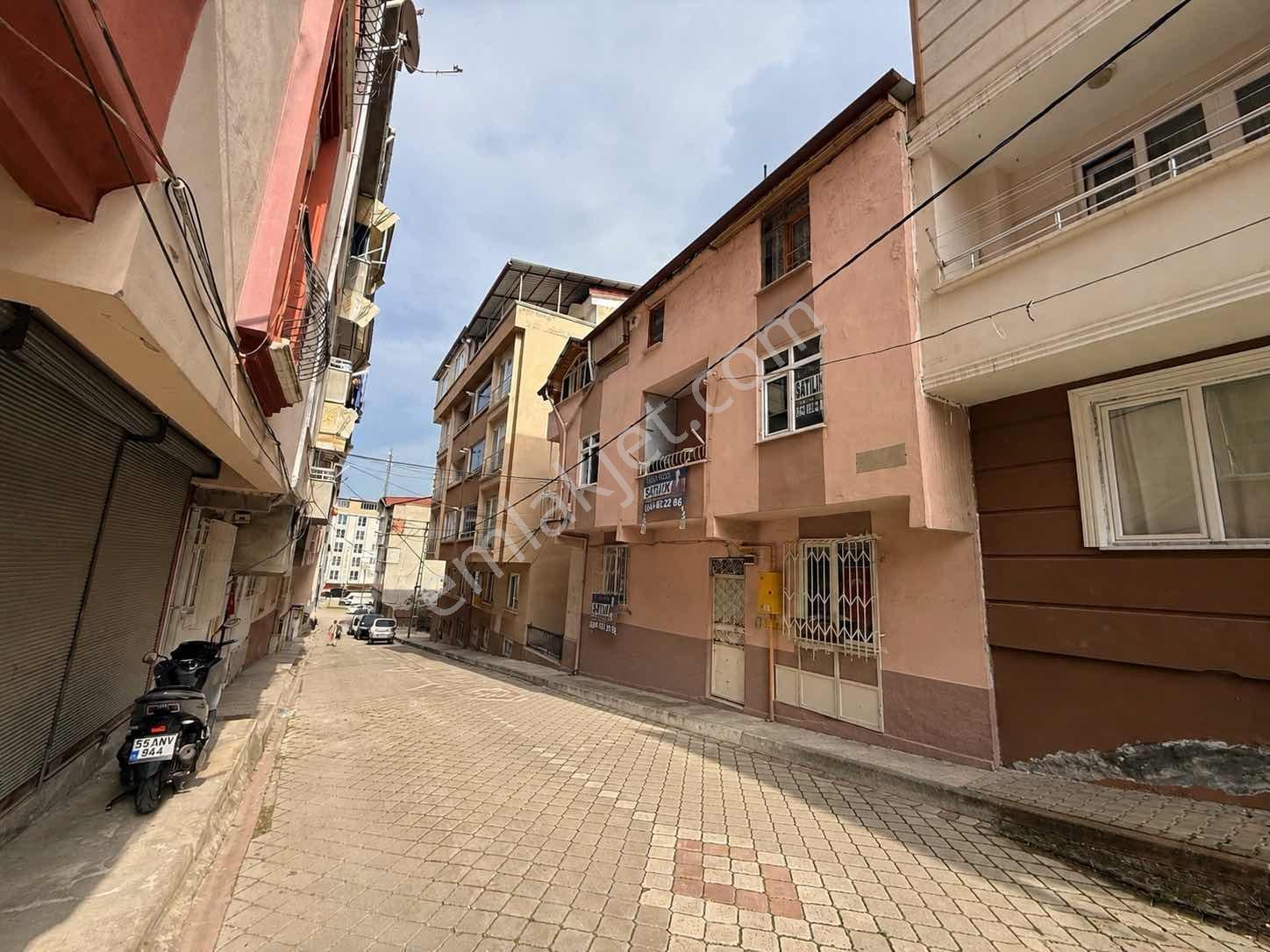 Bi·nova'dan Kışlada Komple Satılık 3 Katlı Müstakil Bina