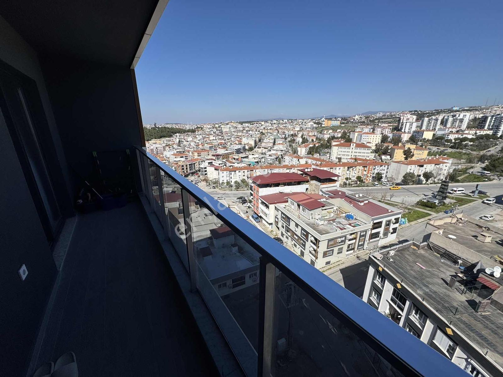 Mir'den Havuzlu Güvenlikli Sitede Kampüs Yakını Lüks Eşyalı 1+1 - Görsel 2