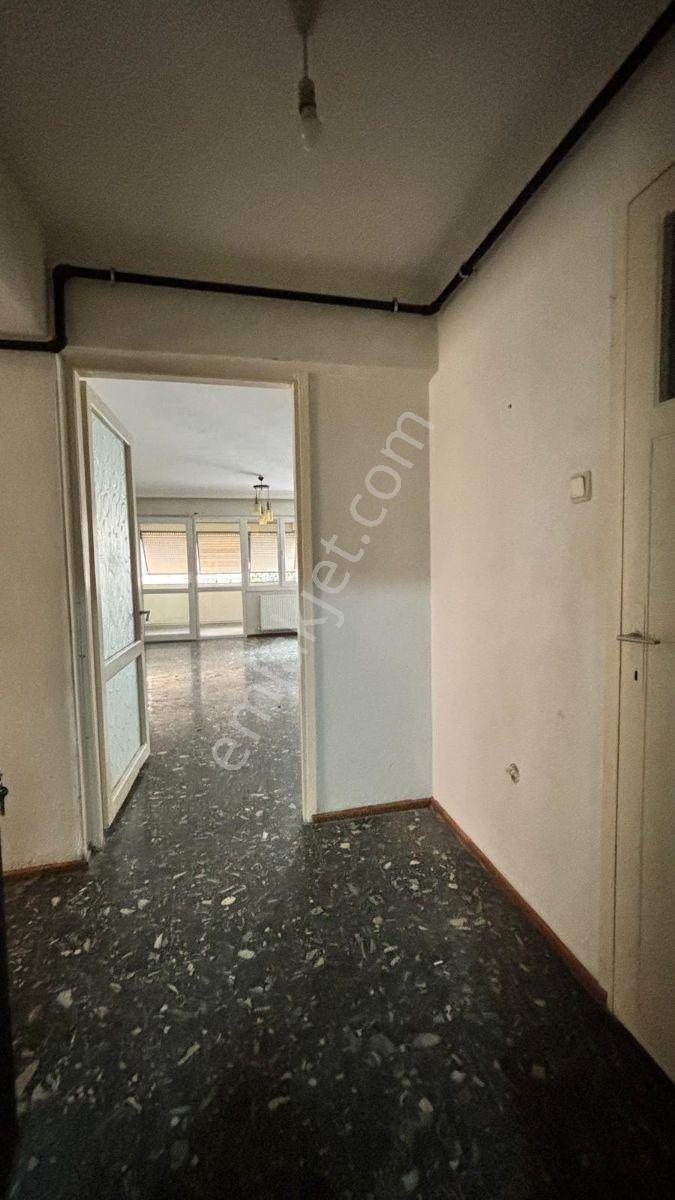 Bornova Küçükparkda Metroya 2 Dk Kiralık 3+1 Doğalgazlı - Görsel 3