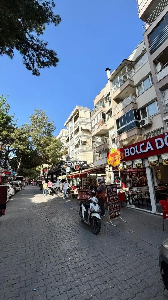Bornova Küçükparkda Metroya 2 Dk Kiralık 3+1 Doğalgazlı