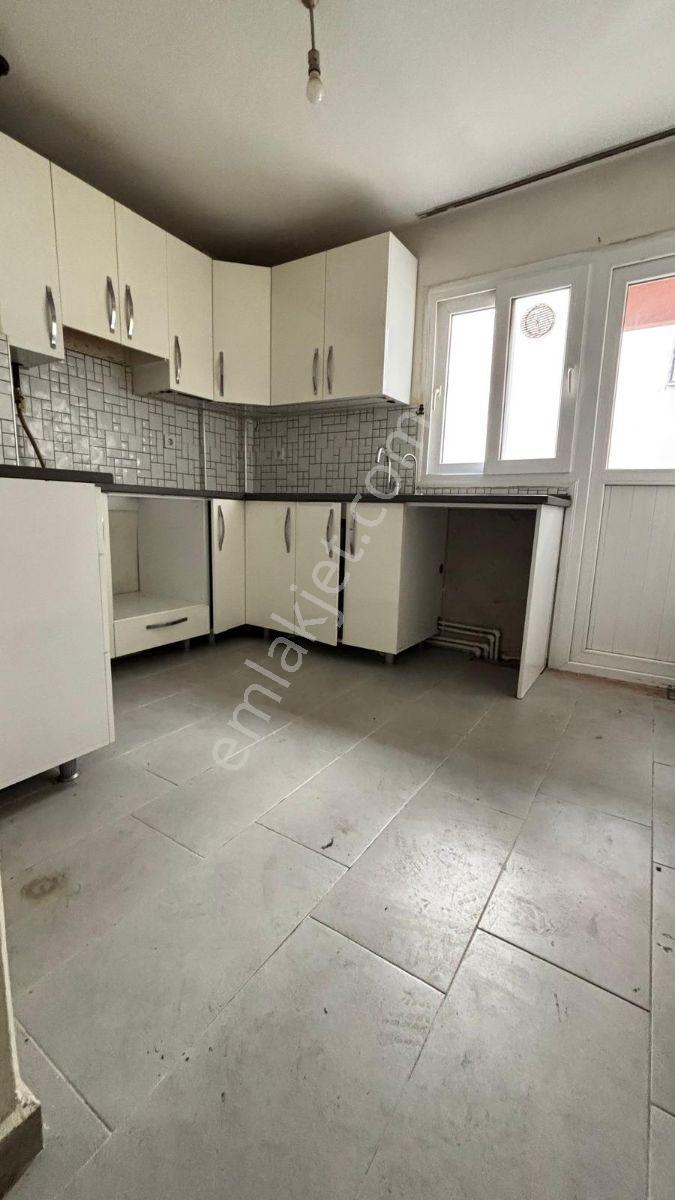 Bornova Küçükparkda Metroya 2 Dk Kiralık 3+1 Doğalgazlı - Görsel 8