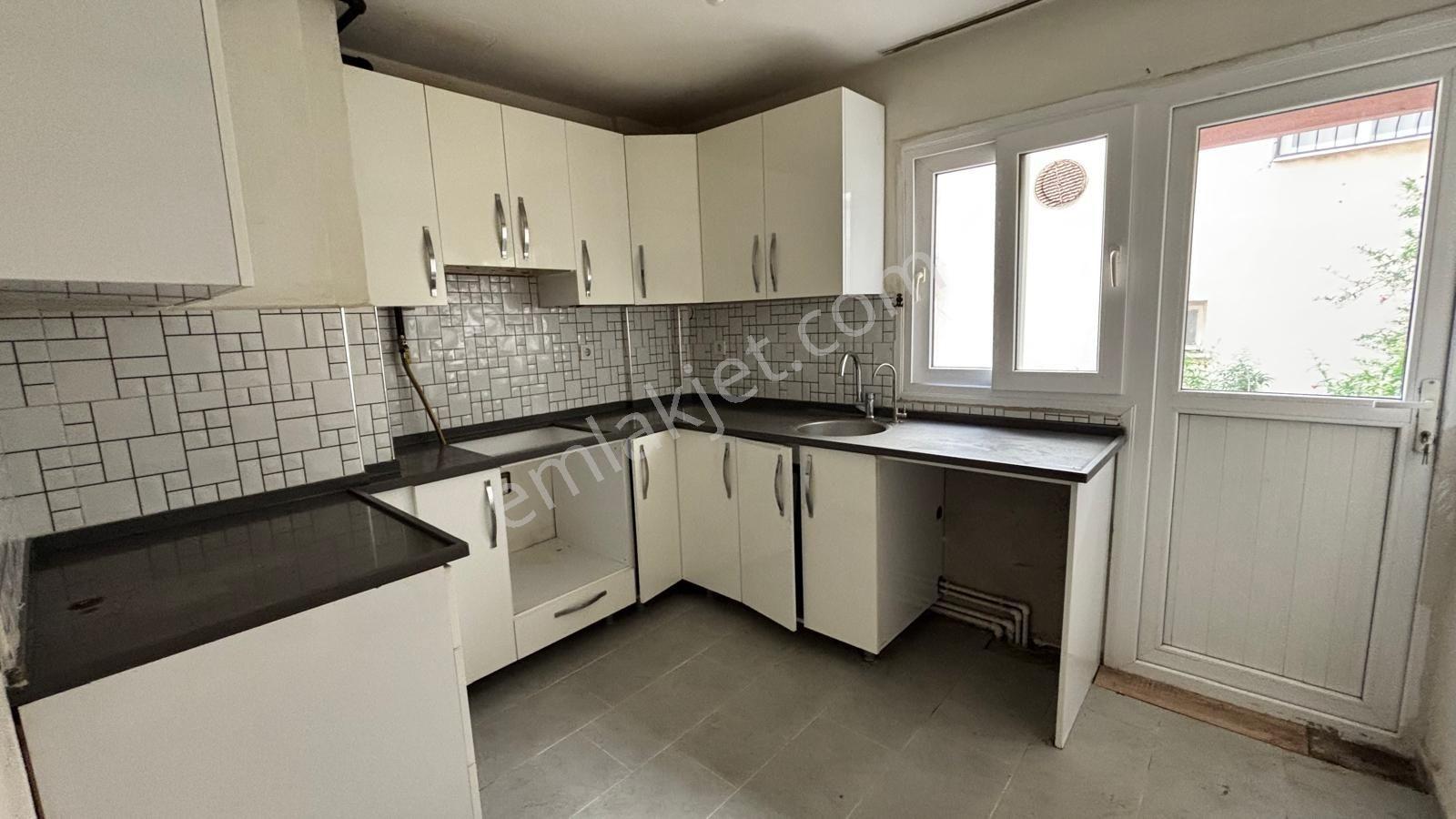 Bornova Küçükparkda Metroya 2 Dk Kiralık 3+1 Doğalgazlı - Görsel 9