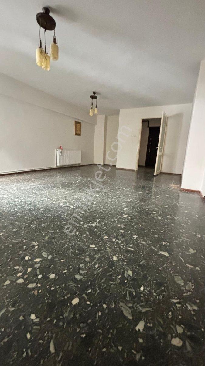 Bornova Küçükparkda Metroya 2 Dk Kiralık 3+1 Doğalgazlı - Görsel 5