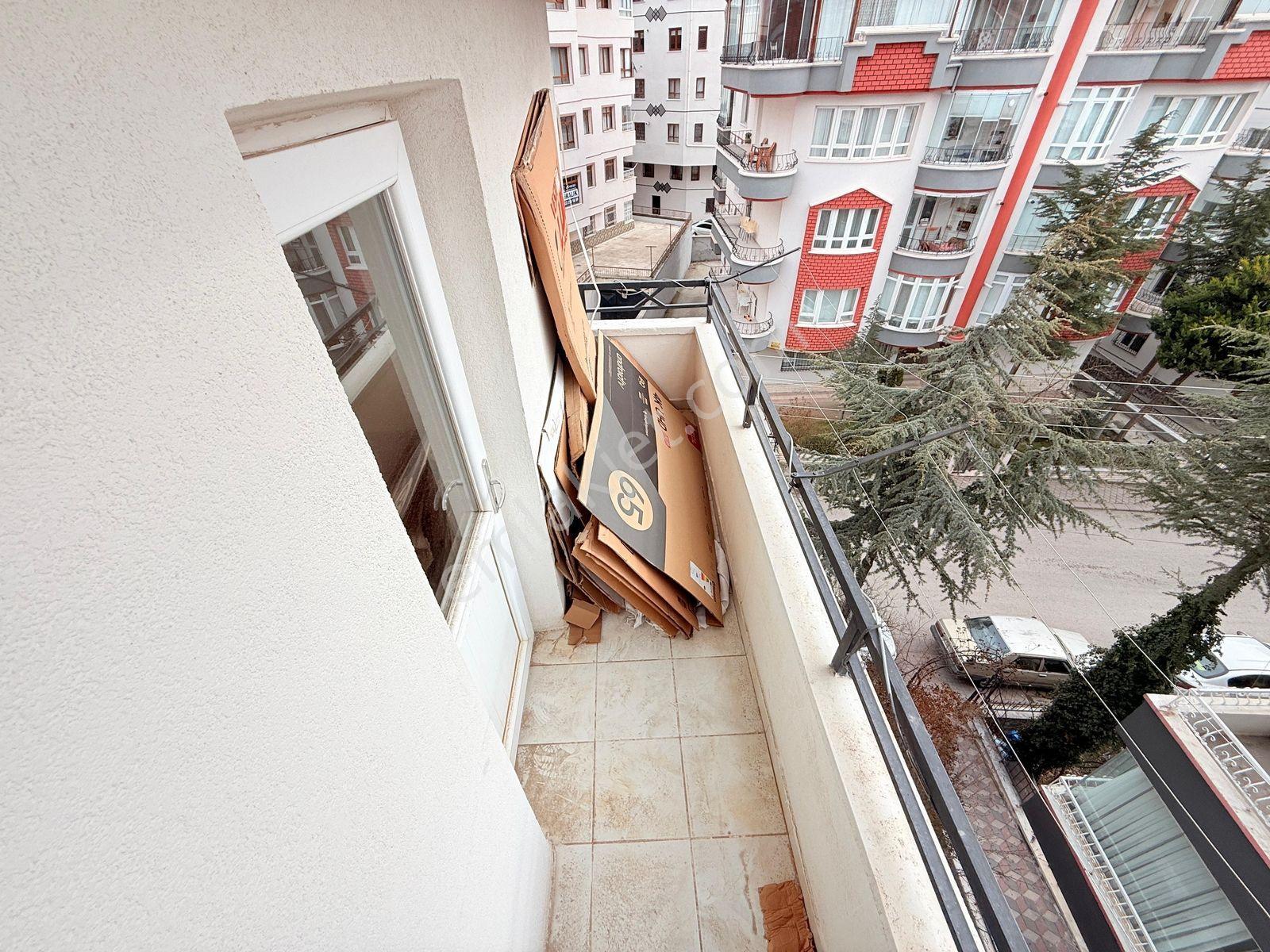 Ayvalı Merkezde 3+1 Geniş 130 M2 Üç Cepheli Satılık Daire - Görsel 3