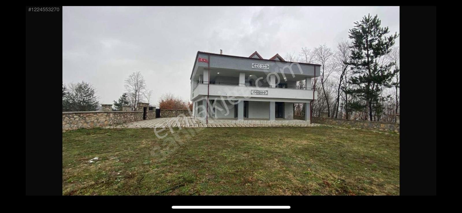 İnegöl Mezit Köyünde 4 Dönüm İçinde Satılık Lüks Villa