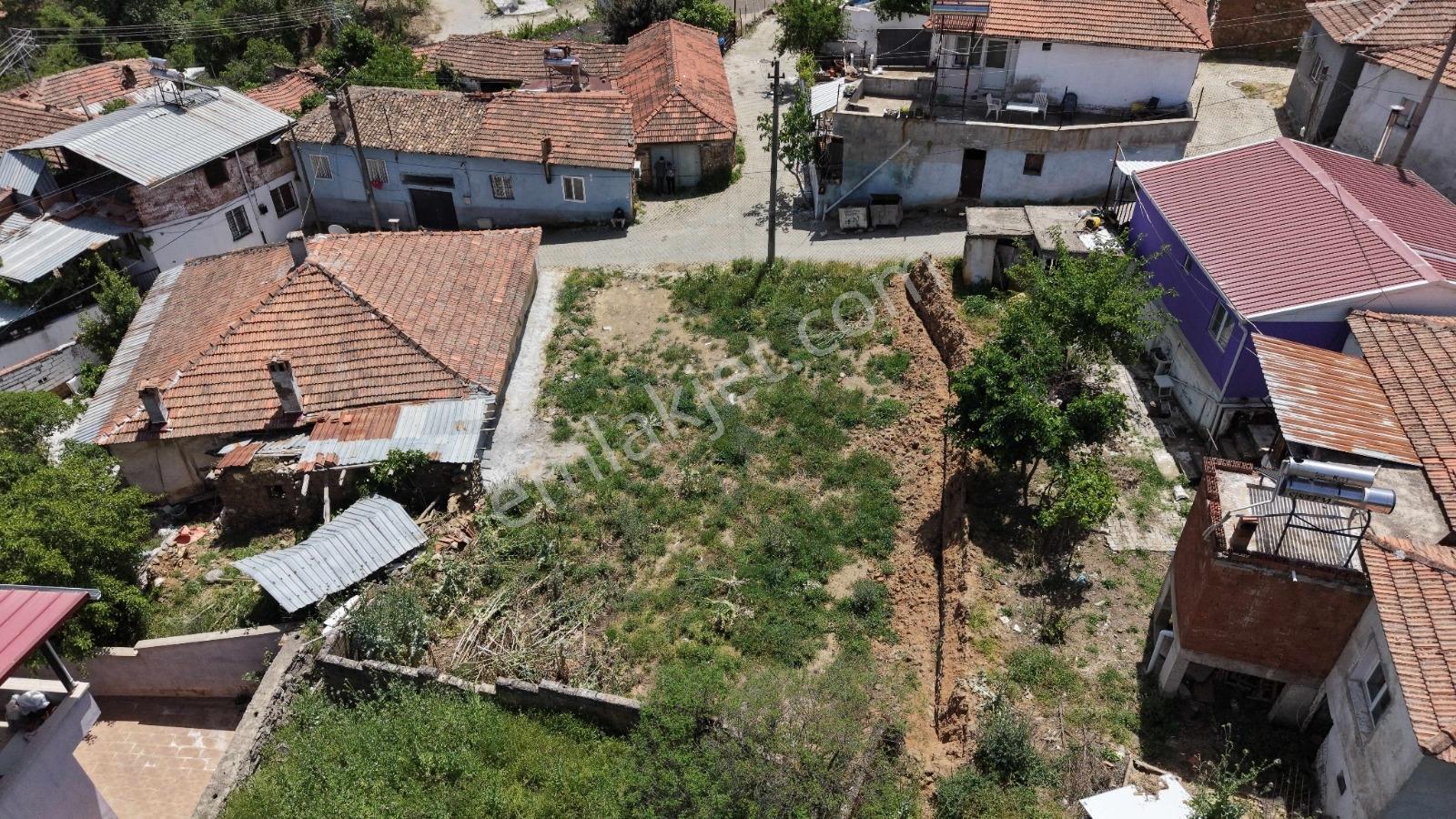 Kemalpaşa'da Köy İçinde Satılık 2 Kat İmarlı Arsa