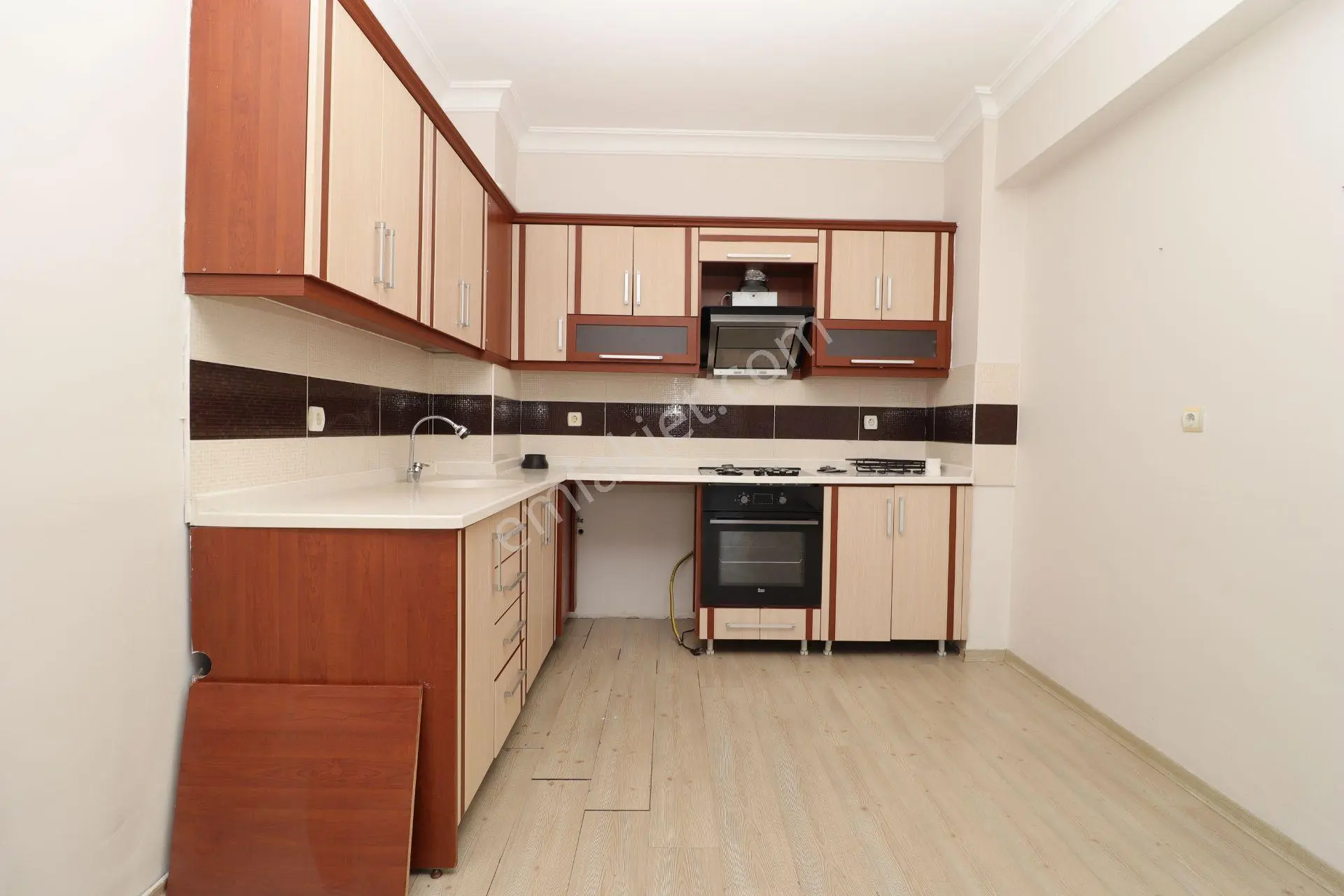 Selçuklu'da Ahi Mesut Bulvar Üzeri 4+1 Asansörlü Kiralık Daire - Görsel 2