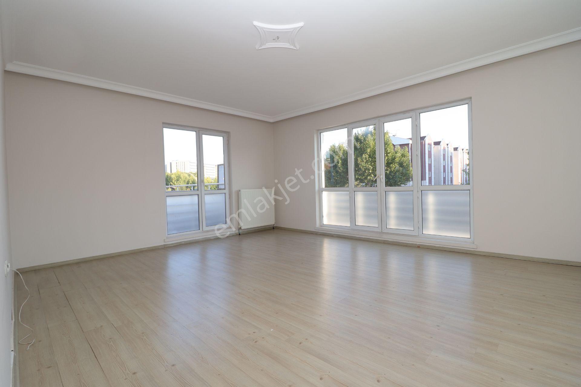 Selçuklu'da Ahi Mesut Bulvar Üzeri 4+1 Asansörlü Kiralık Daire - Görsel 8