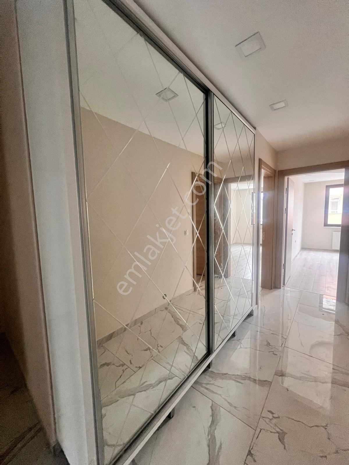 Burhaniye Merkezinde 3+1 140m2 Ebeveyn Banyolu Kiralık Daire - Görsel 4