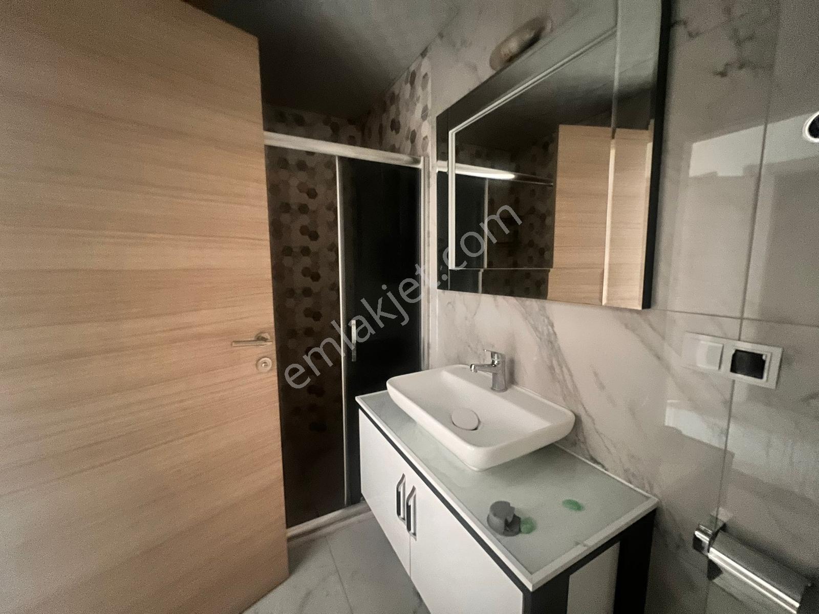 Burhaniye Merkezinde 3+1 140m2 Ebeveyn Banyolu Kiralık Daire - Görsel 32