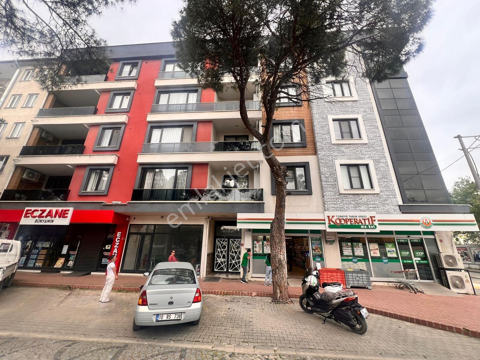 Burhaniye Merkezinde 3+1 140m2 Ebeveyn Banyolu Kiralık Daire - Görsel 35