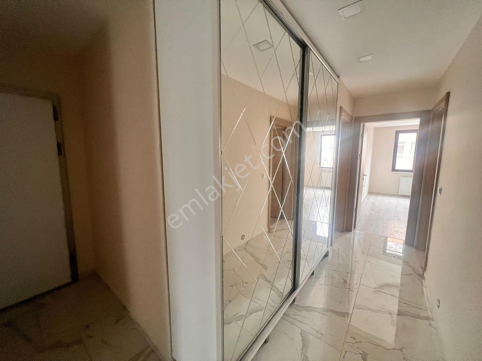 Burhaniye Merkezinde 3+1 140m2 Ebeveyn Banyolu Kiralık Daire - Görsel 5