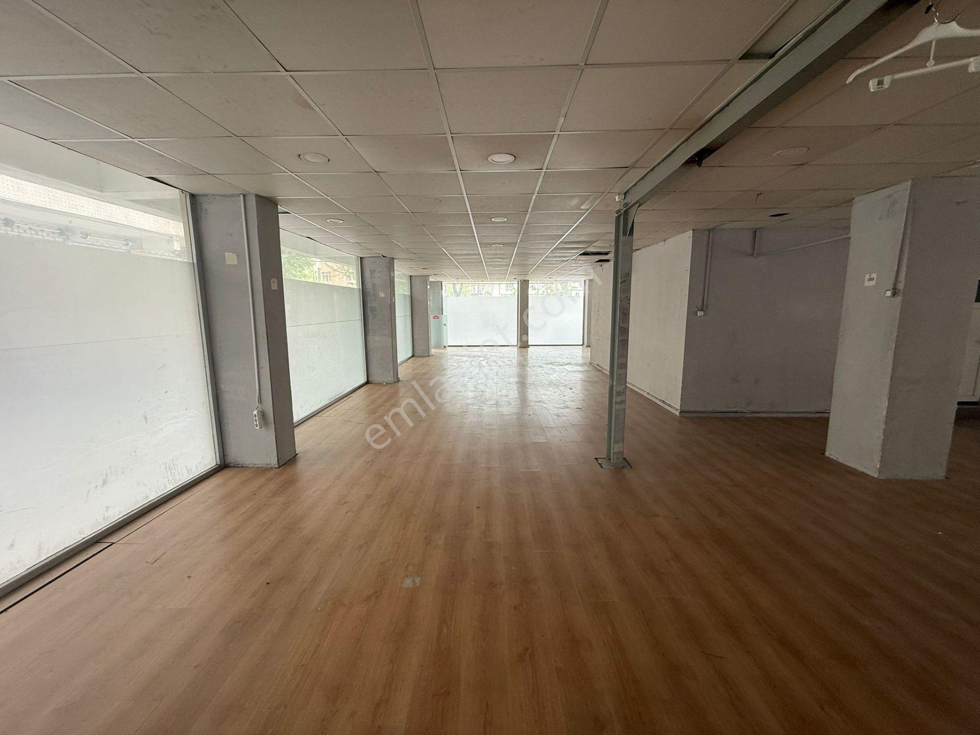 Bağcılar Merkez Mah Kiralık Dükkan 170 M2 3 Cephesi Açık Tramvay Durağı Yakını