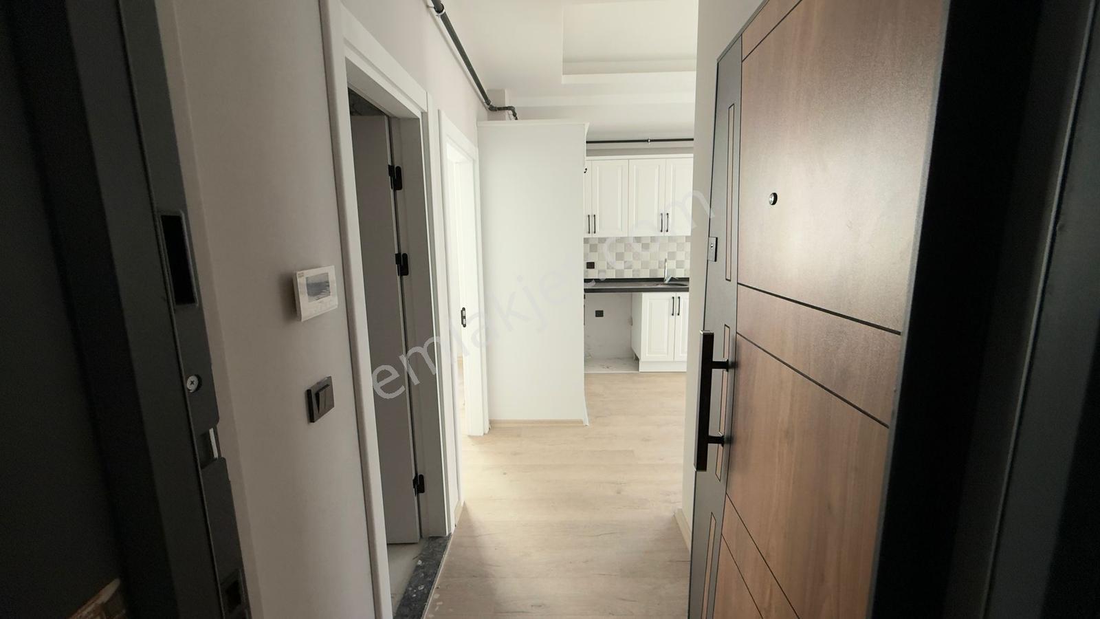 Remax Rahşan Çam'dan Tramvaya Durağına Yakın Geniş 1+1 - Görsel 17