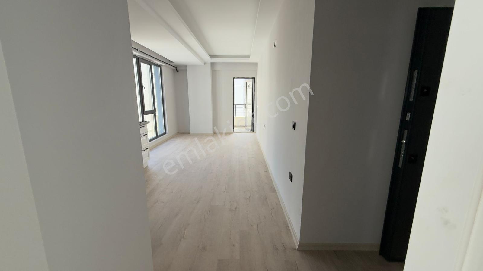 Remax Rahşan Çam'dan Tramvaya Durağına Yakın Geniş 1+1 - Görsel 13
