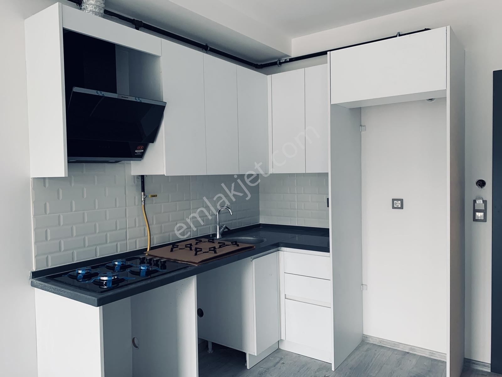 Bornova Erzene Topçu Tugayı Karşısı 1+1 Kiralık Daire