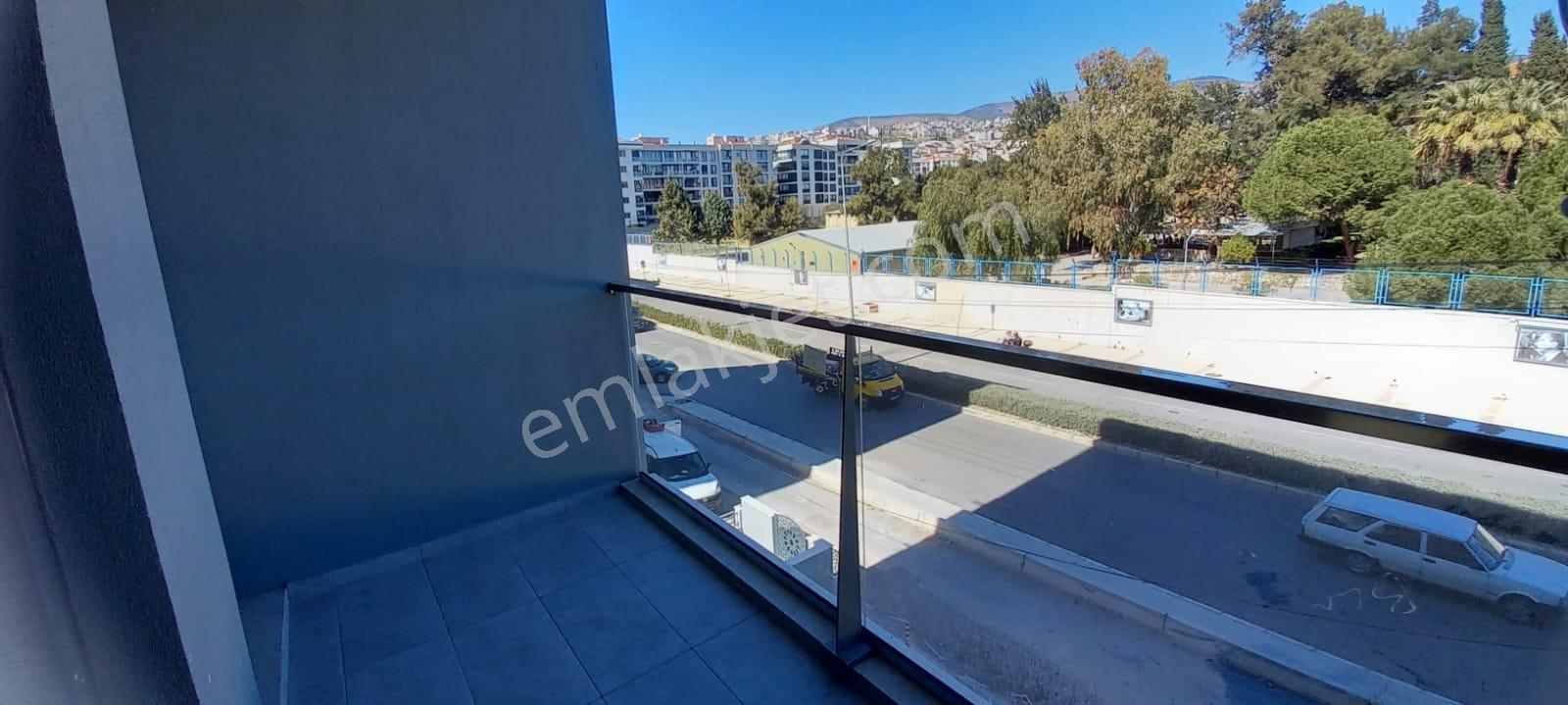 Bornova Erzene Topçu Tugayı Karşısı 1+1 Kiralık Daire - Görsel 14