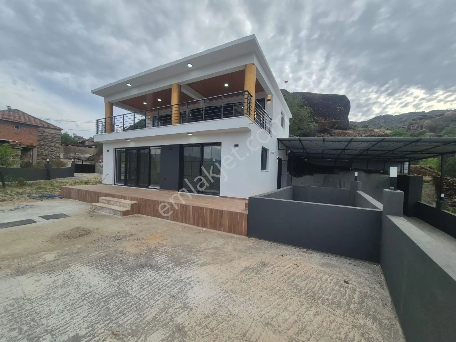 Karpuzlu İlçemizin İncisi Olan Satılık Müstakil Villa