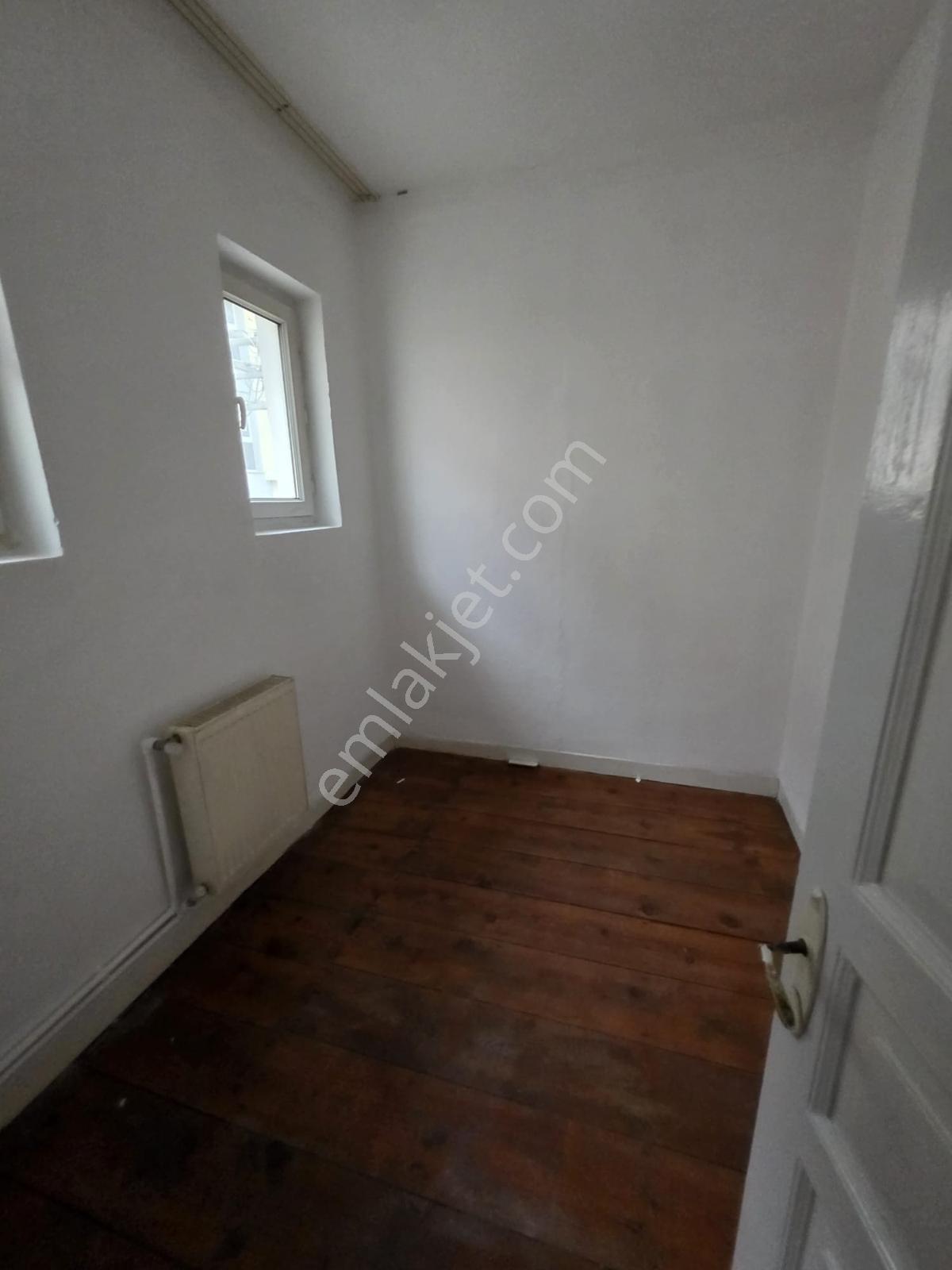 İhsaniye Mahallesin'de Bahçeli Kiralık 2 Katlı Müstakil Ev - Görsel 31