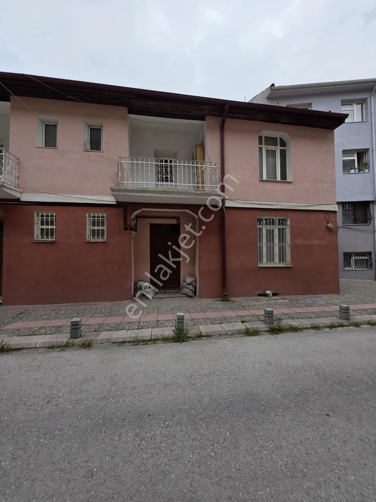 İhsaniye Mahallesin'de Bahçeli Kiralık 2 Katlı Müstakil Ev - Görsel 16