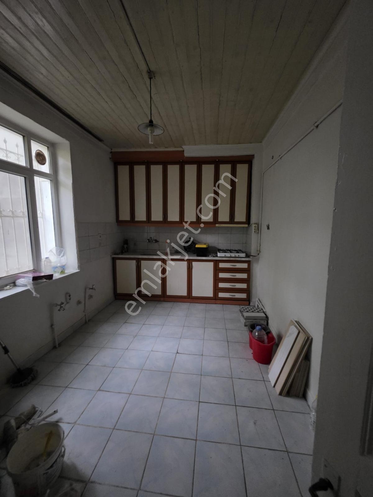 İhsaniye Mahallesin'de Bahçeli Kiralık 2 Katlı Müstakil Ev - Görsel 18