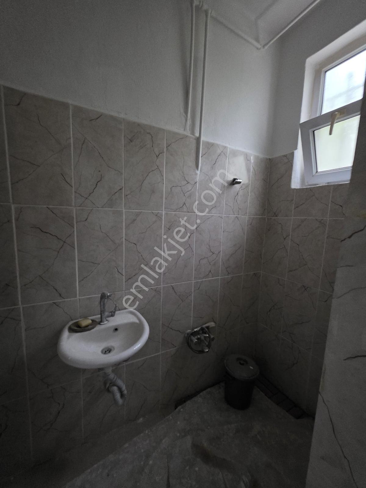 İhsaniye Mahallesin'de Bahçeli Kiralık 2 Katlı Müstakil Ev - Görsel 35
