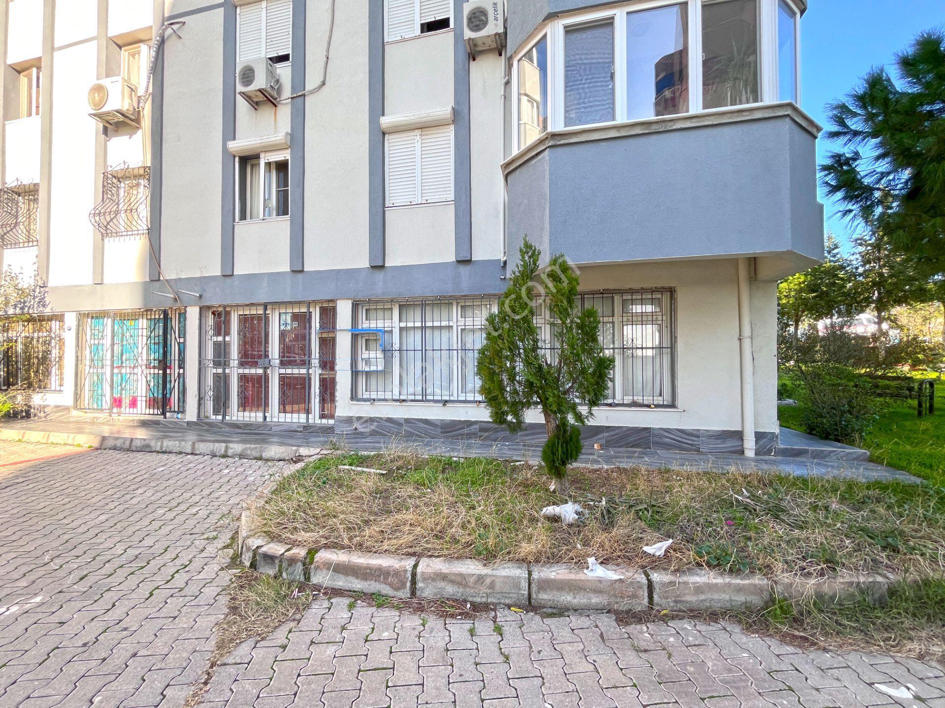 Menemen Ulukent'te Önü Açık Satılık Kiracılı Köşe Dükkan