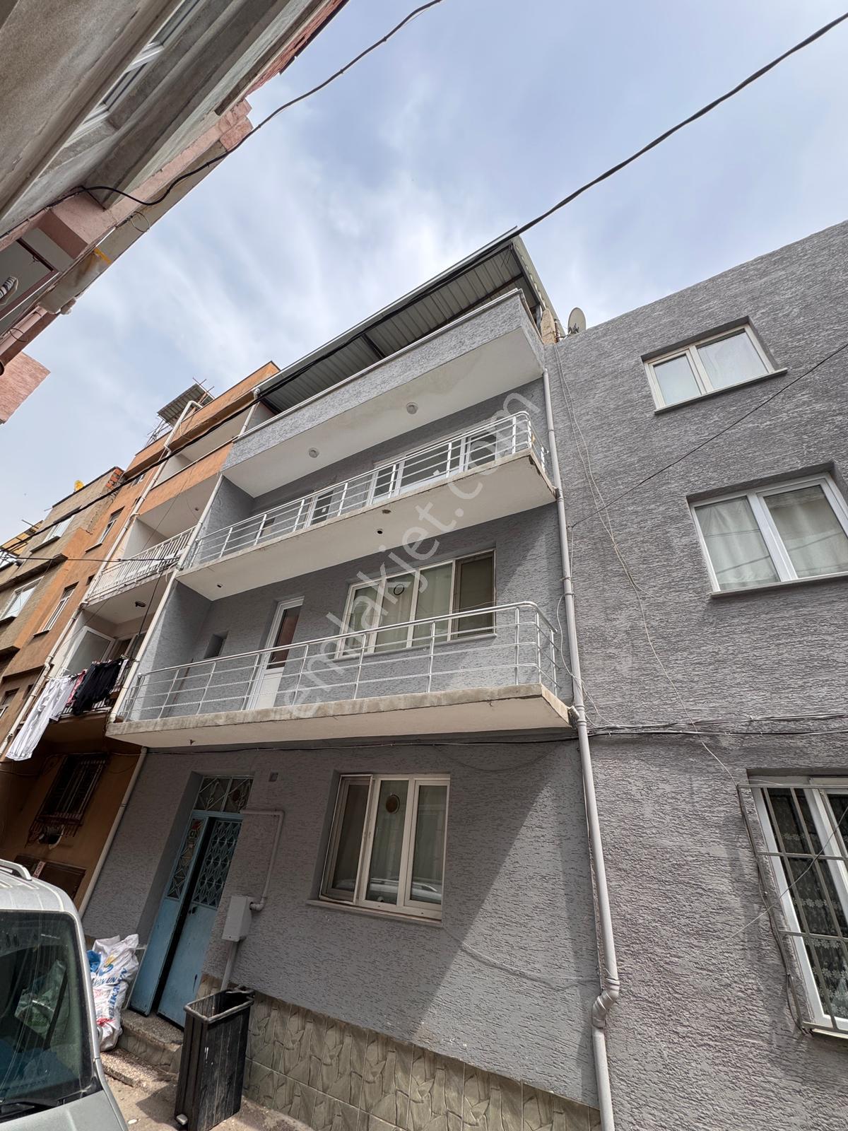 Yatırımlık Fırsat! Merkeze Yakın 3 Katlı Yenilenmiş Bina