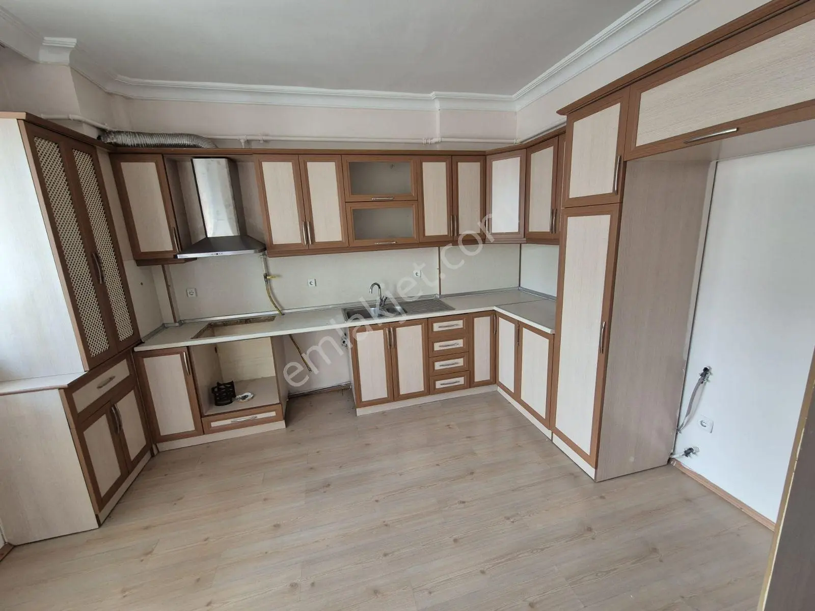 Kayakyolu Merkezinde Kiralık 3+1 Daire