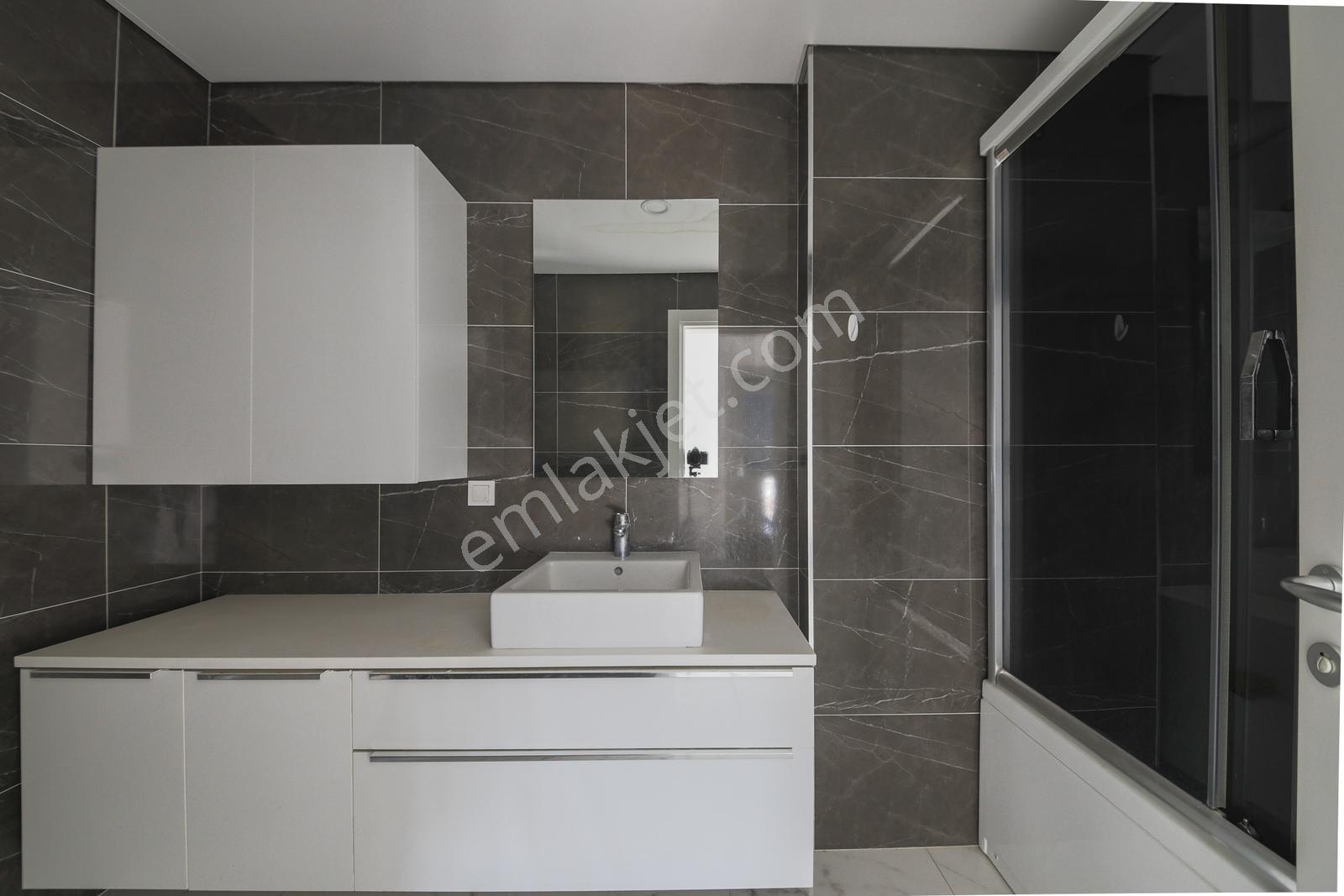 Suadiye'de Kapanmaz Deniz Manzara Residence Havuzlu Güvenlikli - Görsel 17