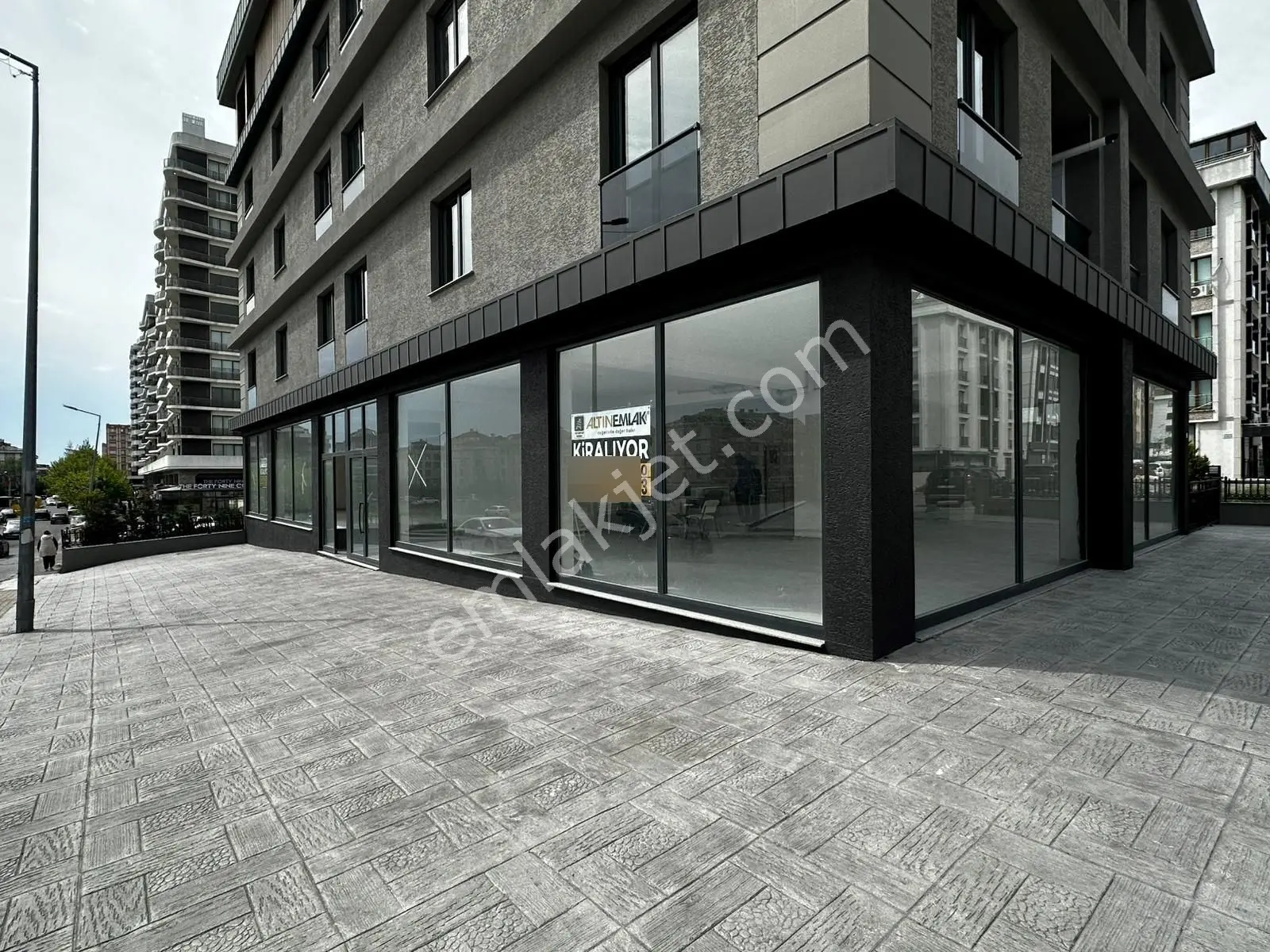 Beylikdüzü Kavaklıda Ana Caddeye Cepheli 300 M2 Kiralık Dükkan Mağaza
