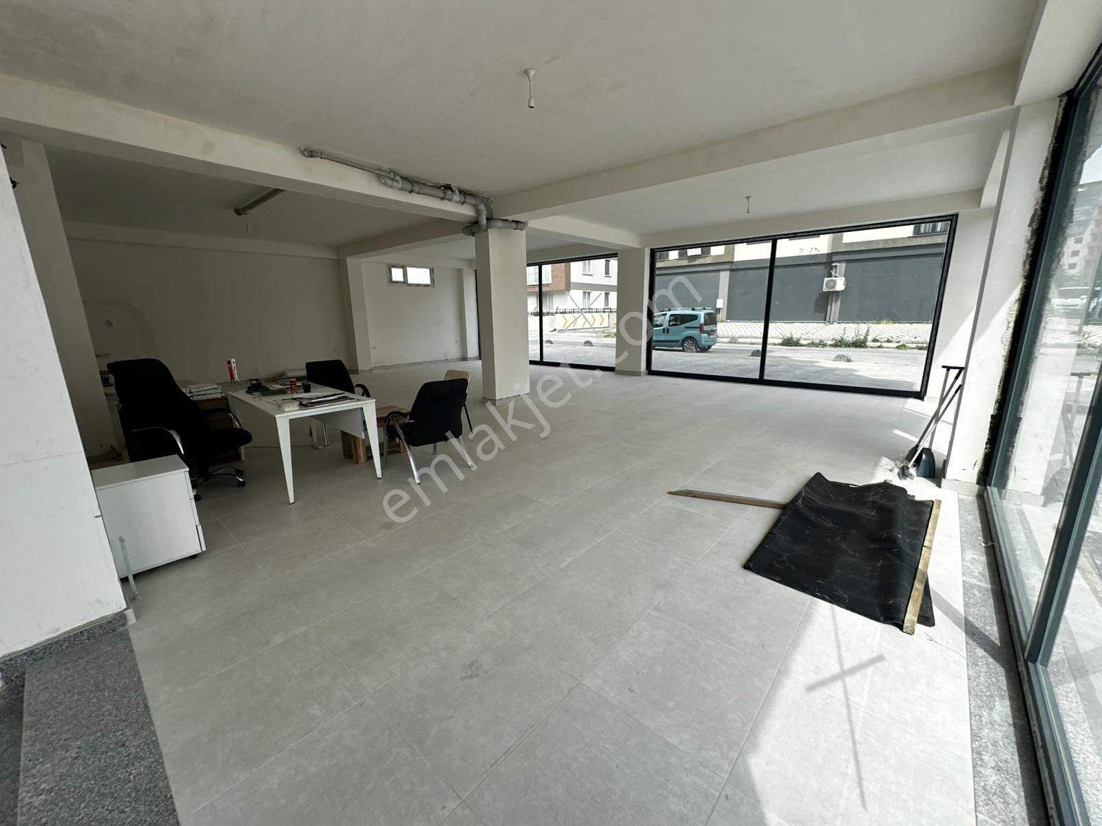 Beylikdüzü Kavaklıda Ana Caddeye Cepheli 300 M2 Kiralık Dükkan Mağaza - Görsel 24