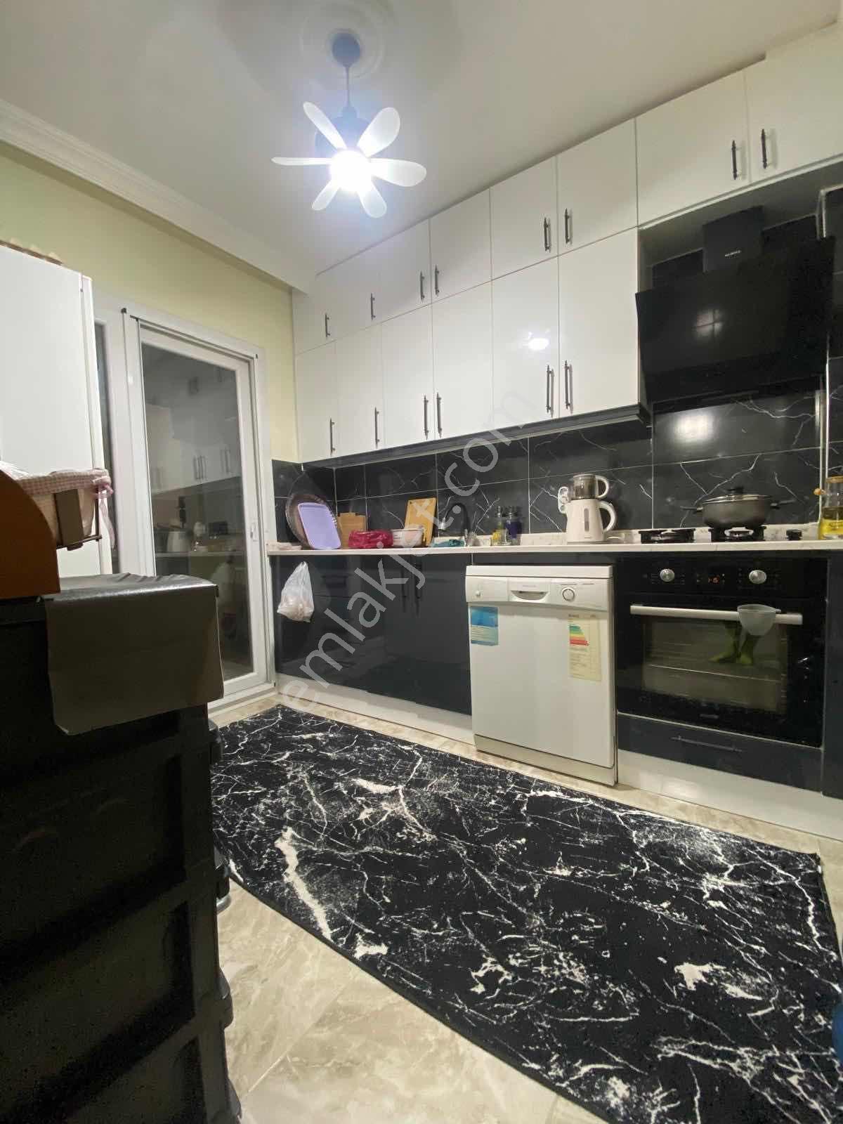 Bayraklı Çiçek Mah Kapalı Mutfak 2+1 Satılık Daire